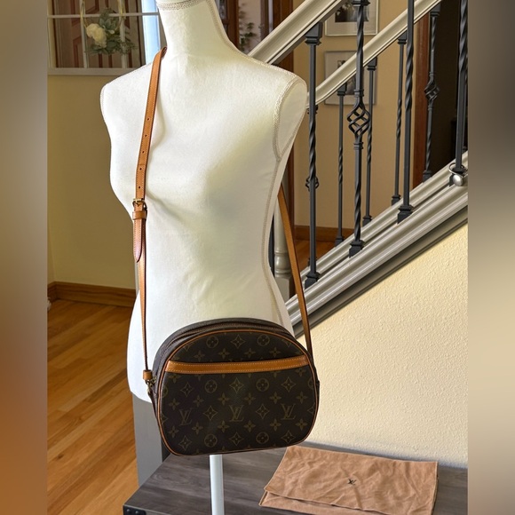 Authentic Vintage Louis Vuitton Blois Monogram Crossbody Handbag - Picture 1 of 16